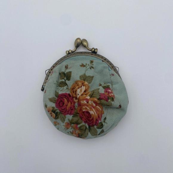 no br Accessories - Vintage Small Shabby Chic Floral Coin Pouch Cottagcore Gold Clasp Bag